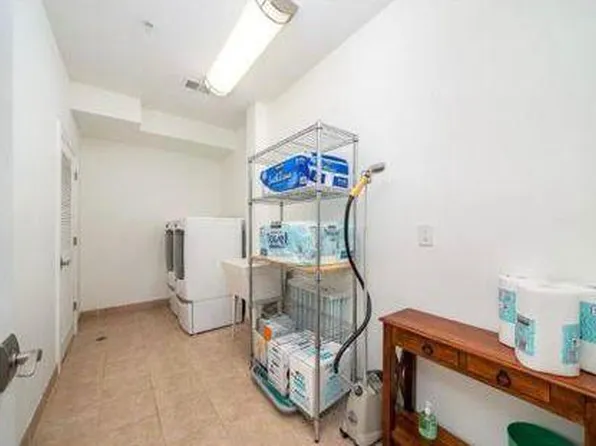 2408 Summit Avenue image 21 of 26