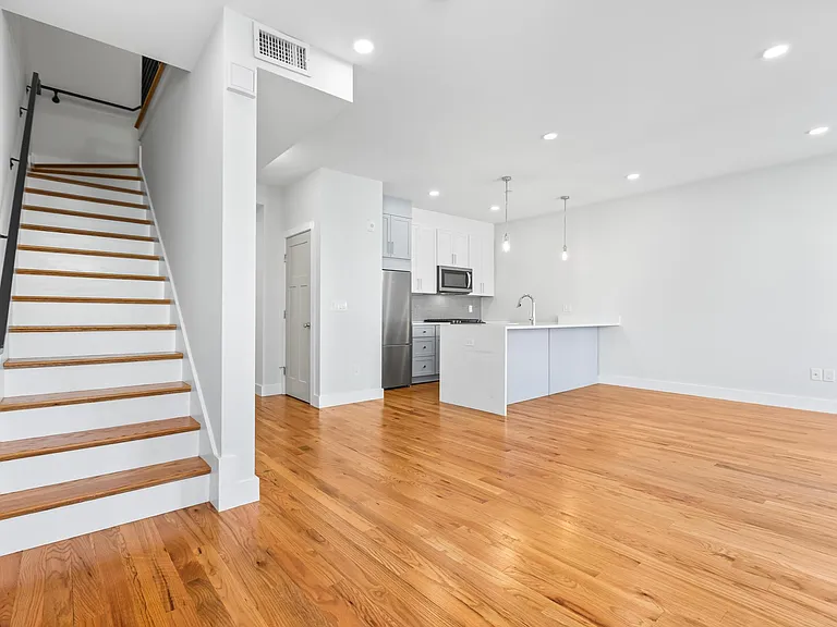 181 Bennington St #4 — Photo 8