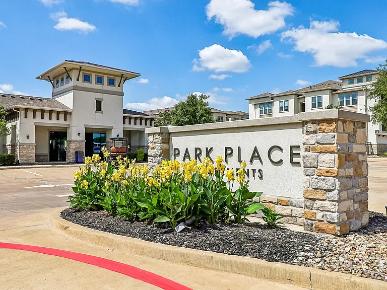 Park Place Apartments — Photo 36