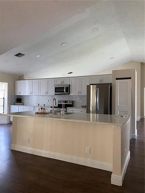 3 bed, 2140 sqft, $3,500 — Photo 1