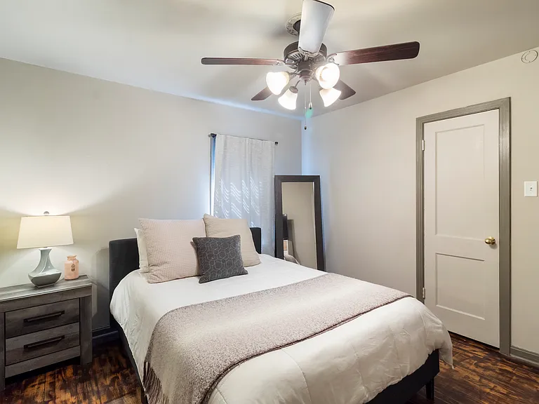 102 Moss St — Photo 16