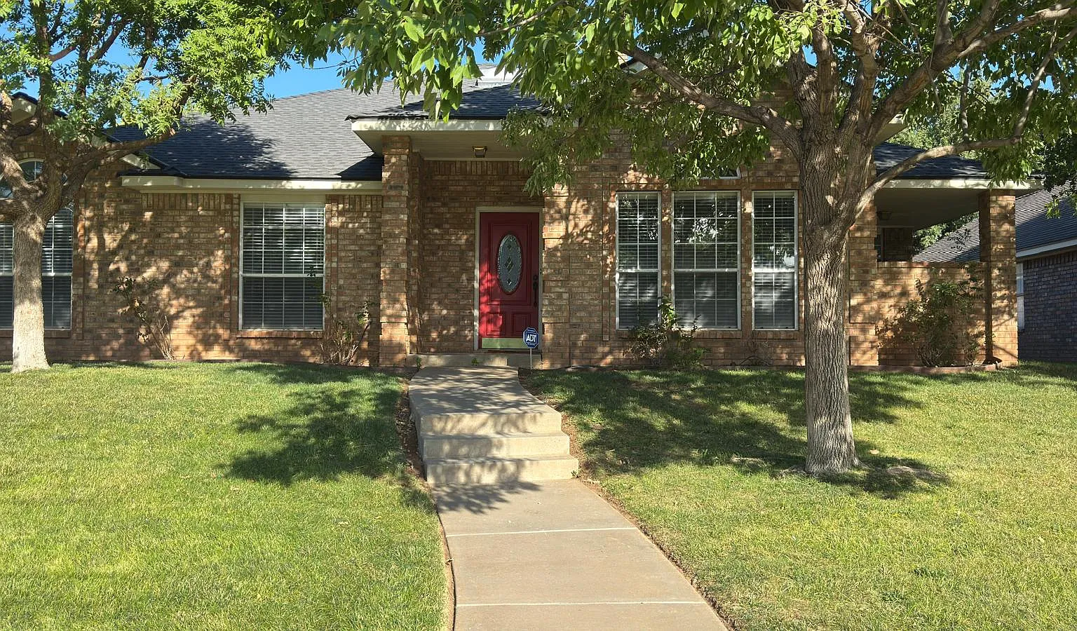 3 bed, 2166 sqft, $3,500 — Photo 2