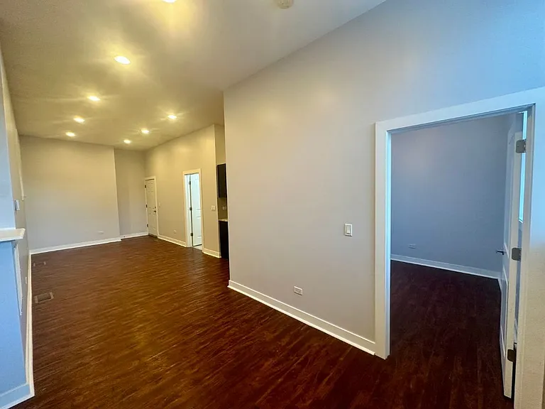 2942 W Montrose Ave #2944-1 — Photo 12