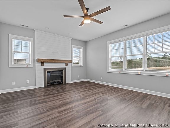 4th image of 223 Myrtle Oak Dr