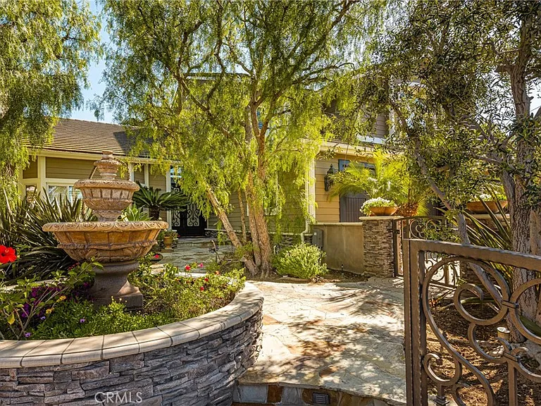 2281 Orchard Dr — Photo 4