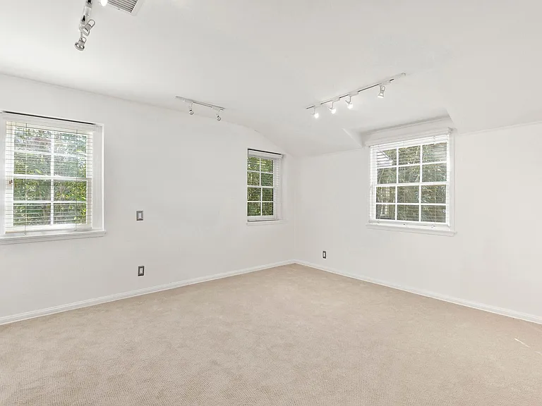 1204 Beverwil Dr — Photo 24