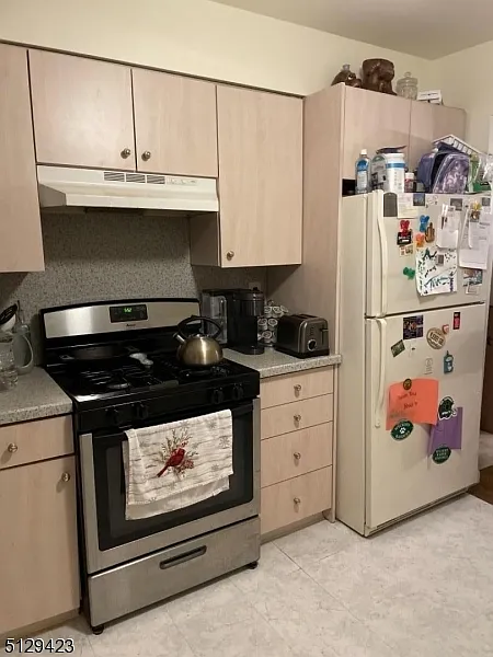 2 bed, 1.0 bath, $2,100 — Photo 4
