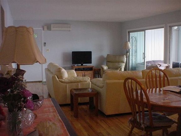 living /dining area