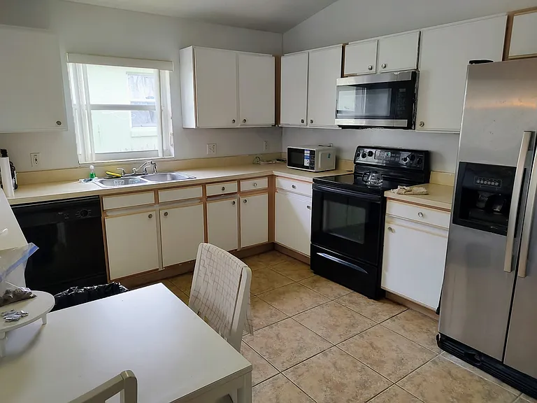 521 Castlemain Cir — Photo 7