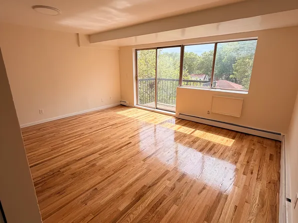 158-13 72nd Ave Floor 4, Fresh Meadows, NY 11365