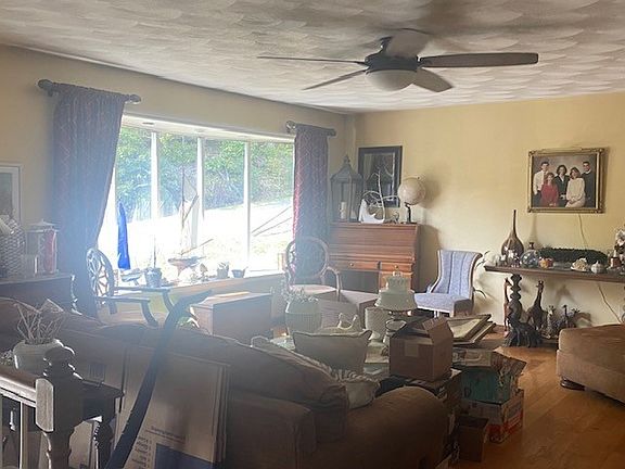 5th image of 141 Tompkins Dr