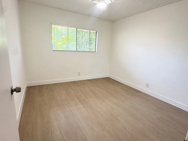 11820 Chandler Blvd #9 — Photo 12