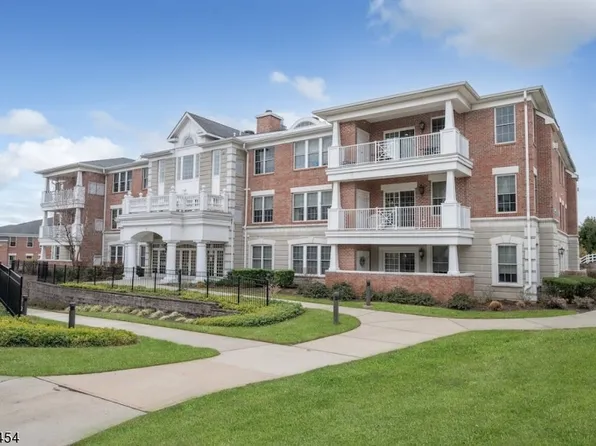 81 Four Seasons Dr, North Caldwell Boro, NJ 07006