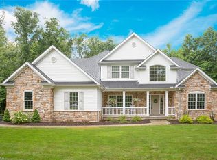 10795 Stella Ln, Chagrin Falls, OH 44023