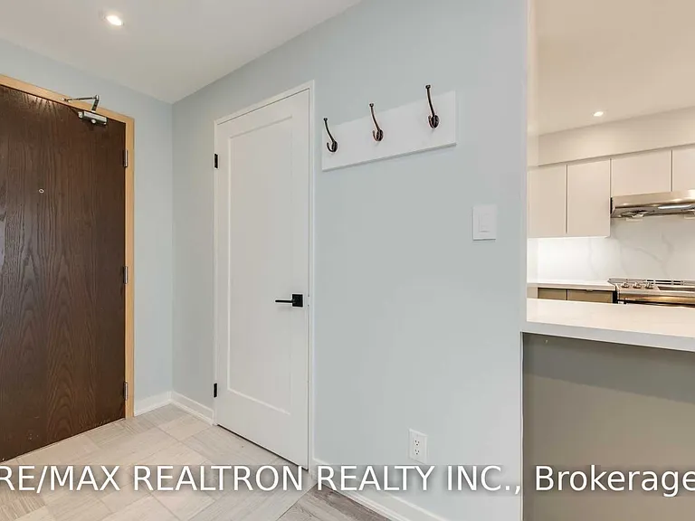30 Greenfield Ave #905 — Photo 3