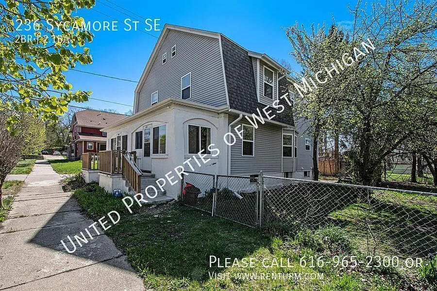 236 Sycamore St SE