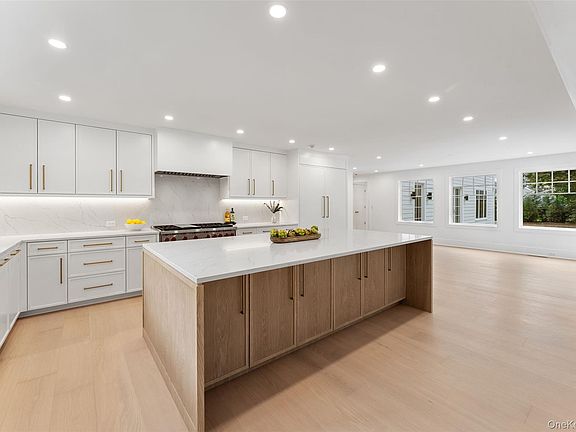 5th image of 65 Fox Meadow Road