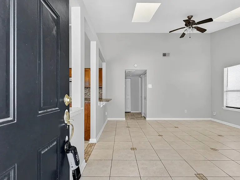 203 Tabby Creek Cir — Photo 2