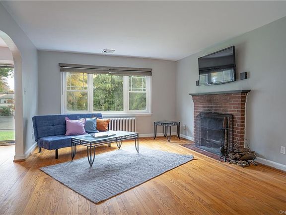 2nd image of 5 Muir Ln