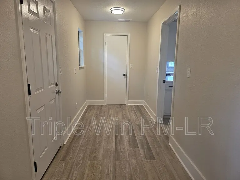 104 E Georgia St — Photo 24