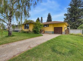 3304 S 36th Ave SW, Calgary, AB T3E1C1
