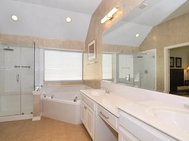 714 Pelican Hills Dr — Photo 12