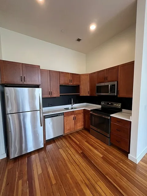 2 bed, 1.5 bath, 1008 sqft, $2,500 — Photo 3
