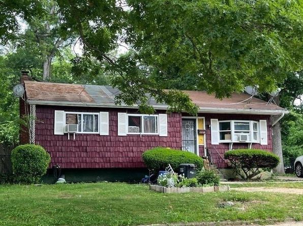 221 State Avenue, Wyandanch, NY 11798