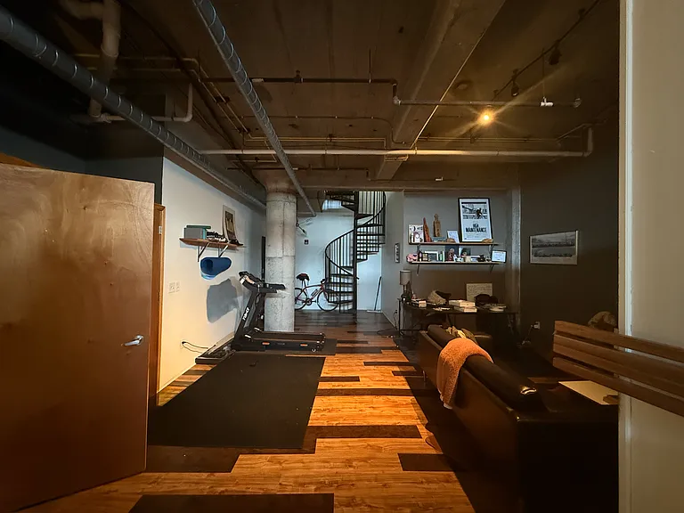 8205 Franklin Blvd #5 — Photo 3