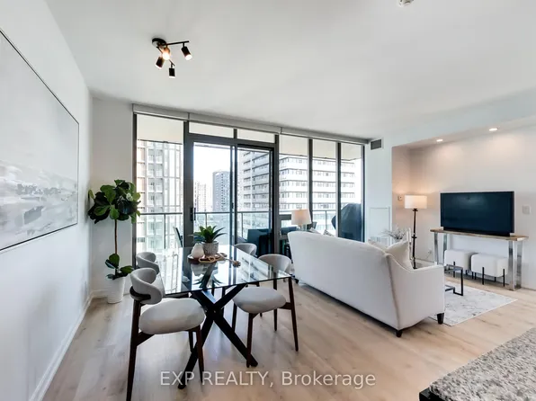 33 Lombard St #1906, Toronto, ON M5C 3H8