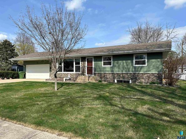 800 S Relanto St, Freeman, SD 57029