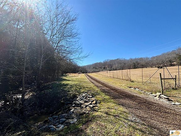 4th image of 567 Branham Rd