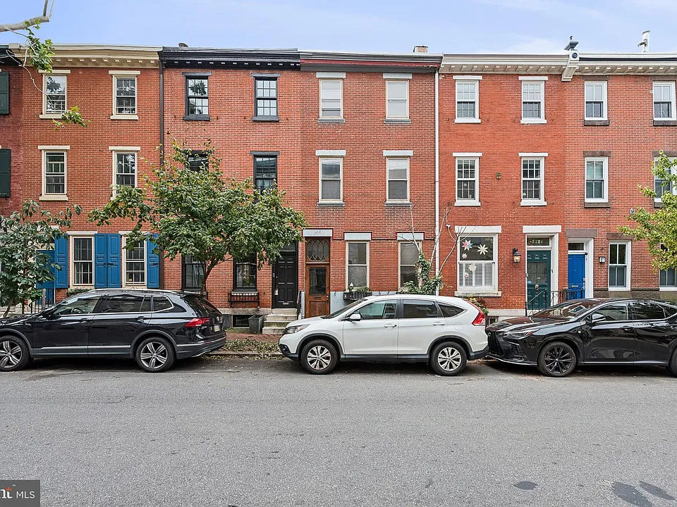 2218 Locust St