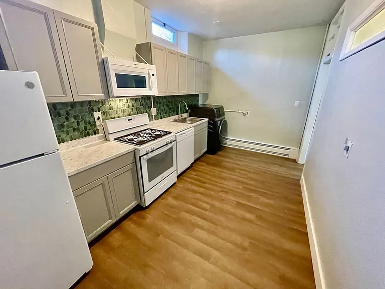 425 Walnut Street (Full Service) — Photo 16