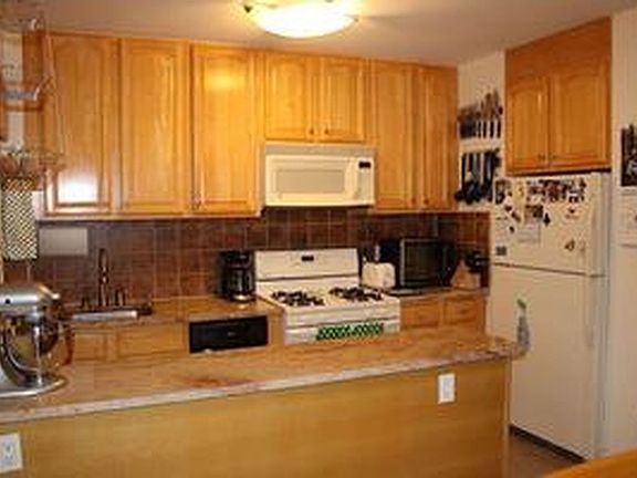 3rd image of 5444 Arlington Ave #J21
