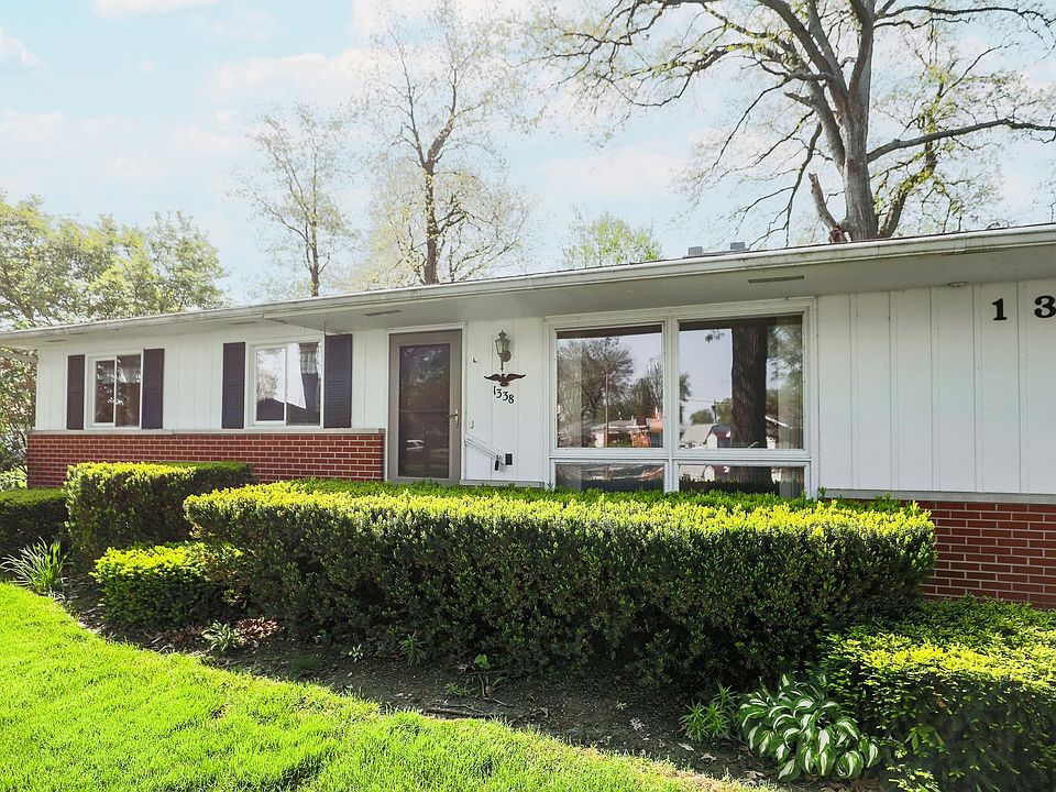 1st image of 1338 Manor Dr