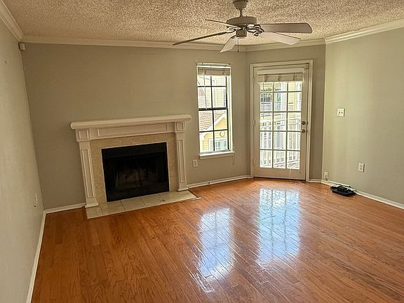 5th image of 1000 W Horatio St APT 226