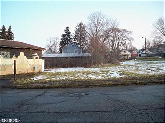 4th image of Tuscarawas St E