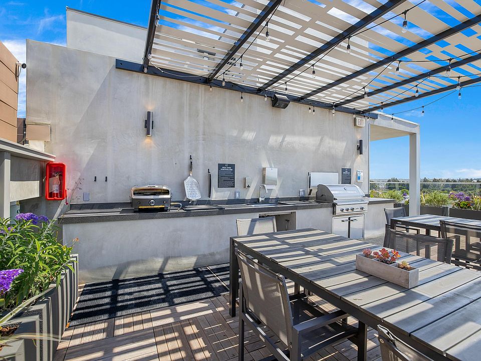 Rooftop BBQ & Pizza Oven