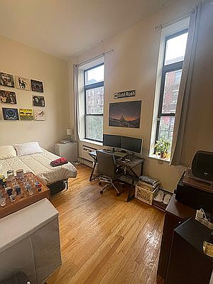3rd image of 25 Saint Marks Pl APT 2