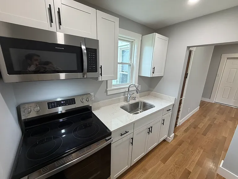 24A Summer St — Photo 6