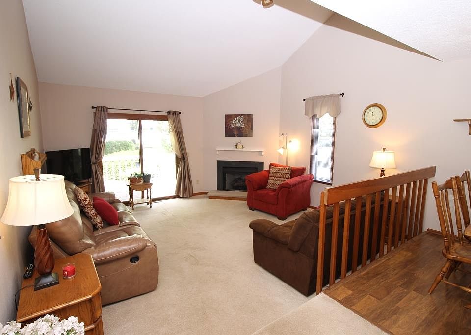 1st image of 29 Meadowpond Dr