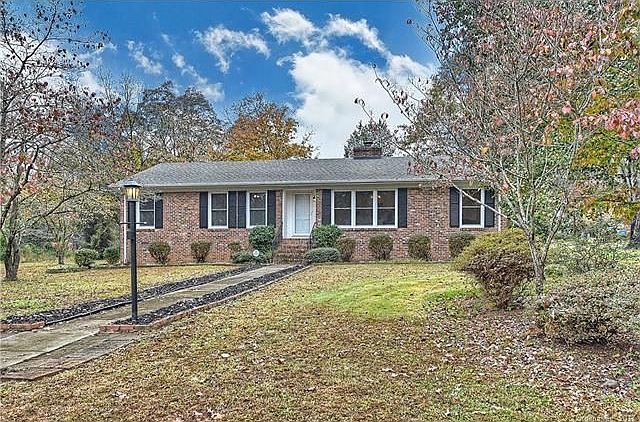 1st image of 202 Forest Dr