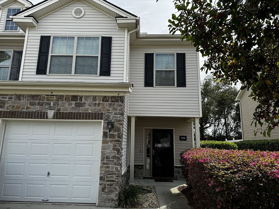 1st image of 950 Canyon Oak Loop