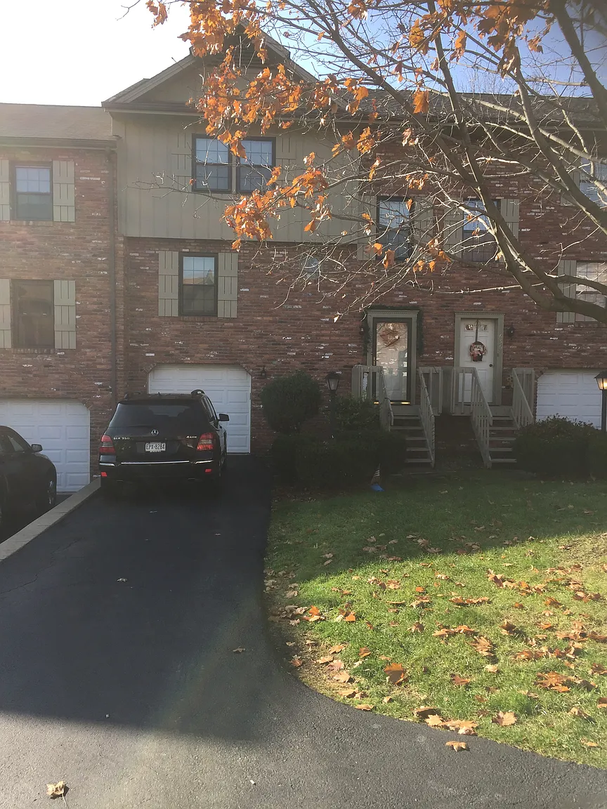 635 Sunset Cir photo 1