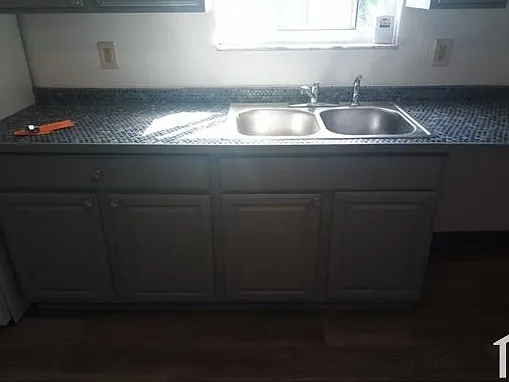 110 Quincy Ave — Photo 4