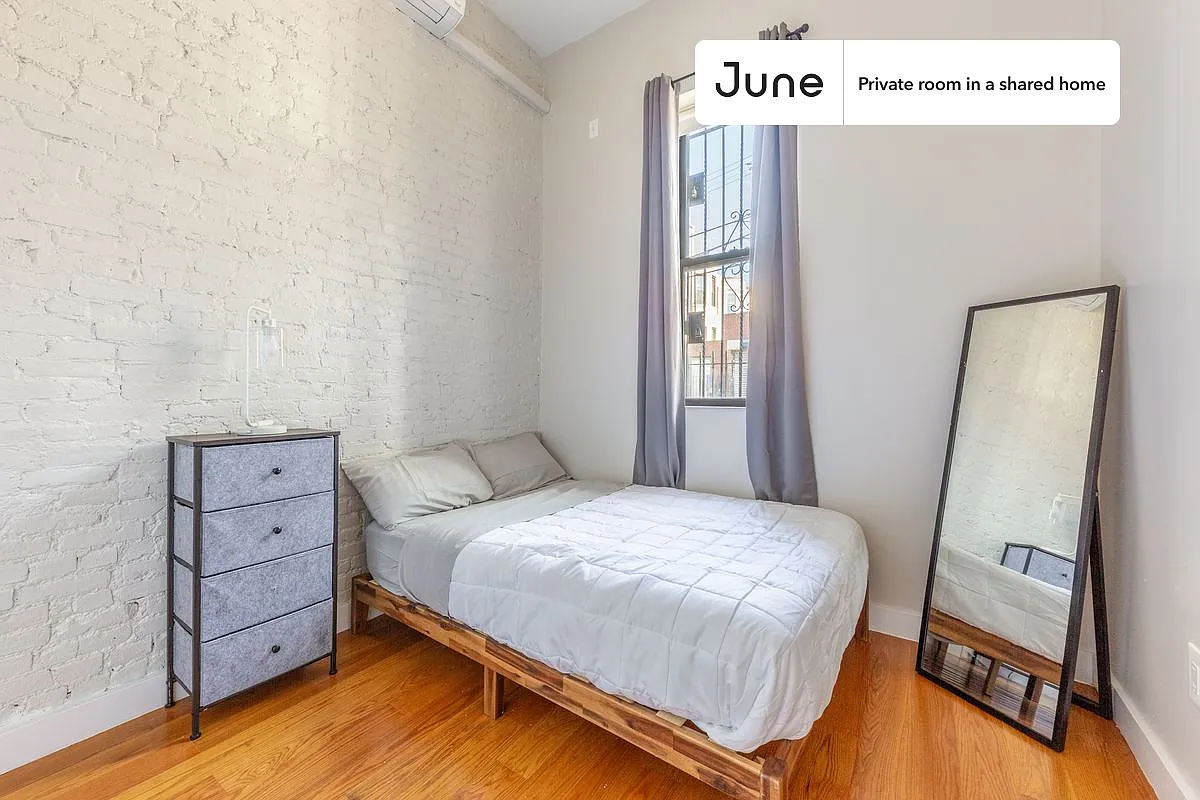 Full bedroom in 4 bed/2 bath home in Ridgewood #1466 D — Photo 1