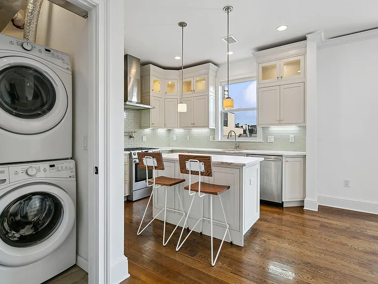 231 1st St #4G — Photo 22
