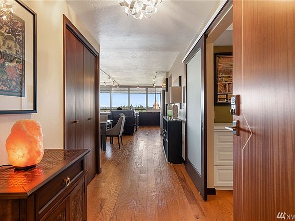3rd image of 1910 Evergreen Park Dr SW APT 902