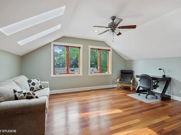 1560 Florence Ave — Photo 15